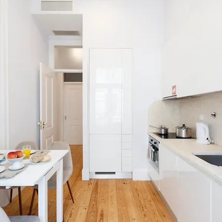 Modern In The Heart Of Chiado Апартаменти *