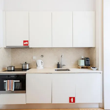 Апартаменты Modern In The Heart Of Chiado *